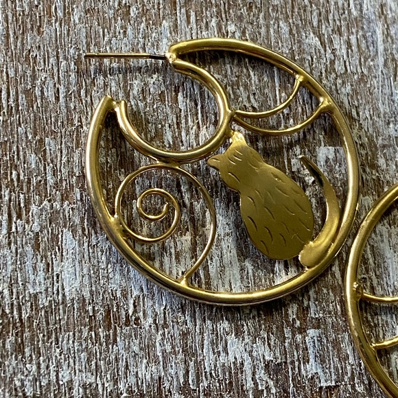 Gold Tone Cat Silhouette Halloween Hoop Earrings - Picture 3 of 5